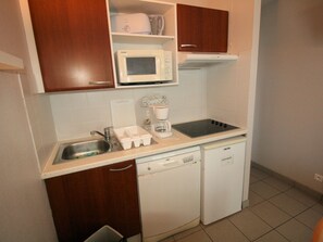 Mikrowelle, Herdplatte, Geschirrspüler