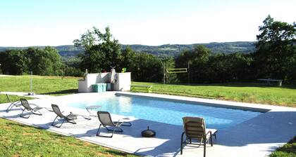 Independent gite with swimming pool in the heart of the Dordogne valley