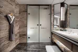 Hair dryer, slippers, towels - YangziRiverInternationalConferenceCenter (Nanjing)