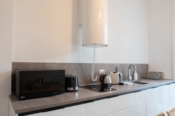 Fridge, microwave, stovetop, dishwasher