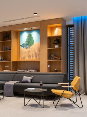 Smart TV y chimenea 