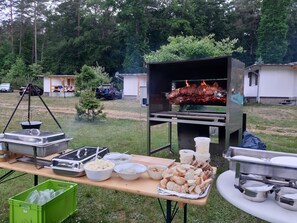 Outdoor dining - Vacation bungalow no. 5 - Ferienpark Seenland Betriebsgesellschaft mbH (Lychen)