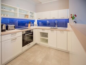 Kühlschrank, Ofen, Herdplatte, Geschirrspüler