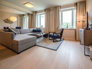 TV, mesa de pingue-pongue