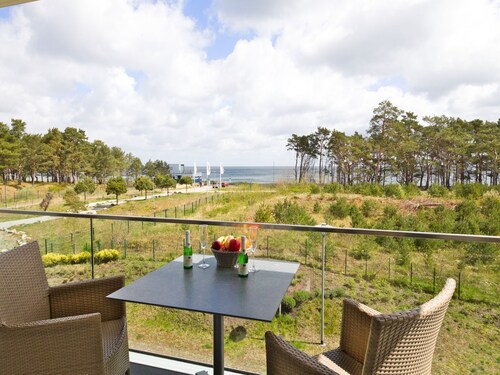 Apartment Azur with sea view, 2 bedrooms and balcony