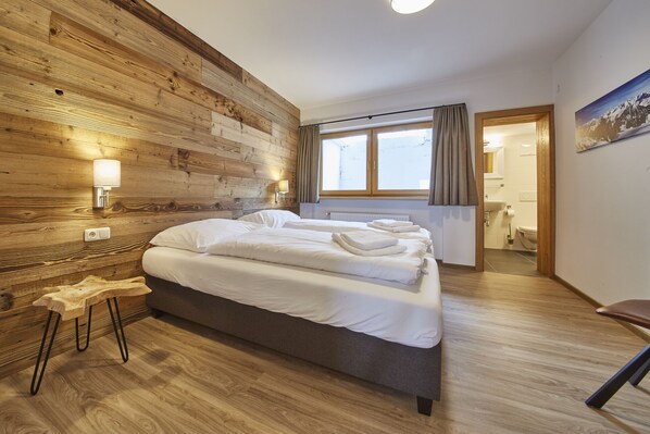 5 Schlafzimmer, Reisekinderbett, kostenloses WLAN, Bettwäsche