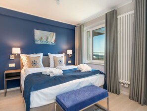 2 عدّة غرف نوم ومكتب وواي فاي مجانًا وملاءات أسرّة