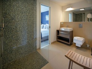 Shower, hair dryer, towels - Apartment with sea view, 1 bedroom and balcony (Ostseebad Binz)