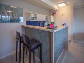 Kühlschrank, Ofen, Herdplatte, Geschirrspüler