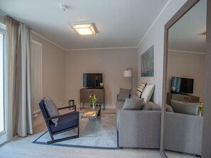 Fernseher, Tischtennisplatte