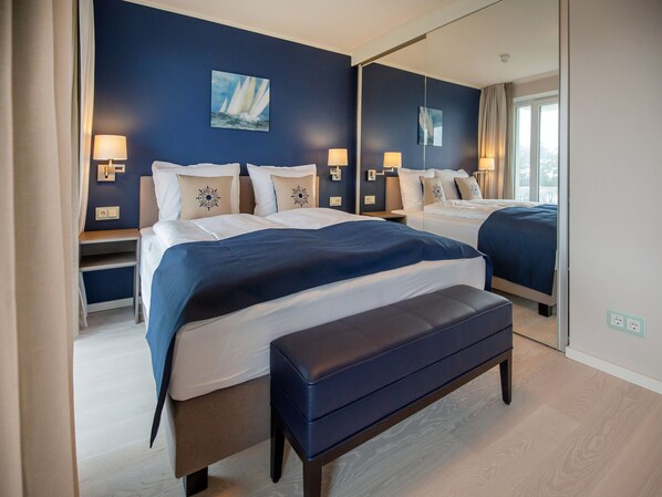 3 bedrooms, desk, free WiFi, bed sheets - Apartment with sea view, 3 bedrooms and balcony (Ostseebad Binz)