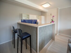 Kühlschrank, Ofen, Herdplatte, Geschirrspüler