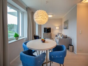 Fernseher, Tischtennisplatte