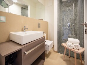 Dusche, Haartrockner, Handtücher