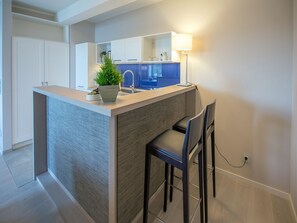 Kühlschrank, Ofen, Herdplatte, Geschirrspüler