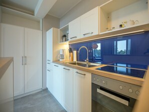 Kühlschrank, Ofen, Herdplatte, Geschirrspüler