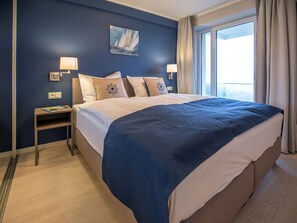 2 bedrooms, desk, free WiFi, bed sheets - Apartment with sea view, 2 bedrooms and balcony (Ostseebad Binz)