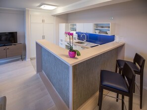 Kühlschrank, Ofen, Herdplatte, Geschirrspüler