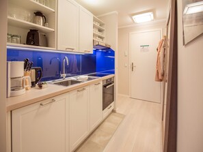 Kühlschrank, Ofen, Herdplatte, Geschirrspüler