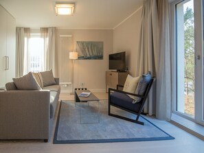 Fernseher, Tischtennisplatte