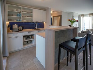 Kühlschrank, Ofen, Herdplatte, Geschirrspüler