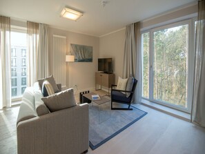 Fernseher, Tischtennisplatte