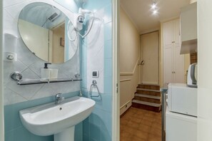 Dusche, Haartrockner, Bidet