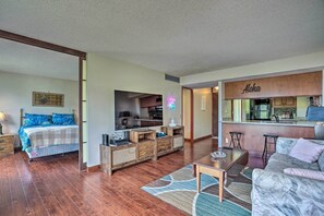 Interior - Lush Condo w/ Community Pool, 1 Mi to Beach! (Waianae)