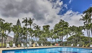 Pool - Lush Condo w/ Community Pool, 1 Mi to Beach! (Waianae)