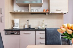 Kühlschrank, Ofen, Herdplatte, Geschirrspüler