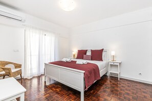 3 bedrooms, iron/ironing board, free WiFi, bed sheets - Guia Alamos Duplex (Cascais)