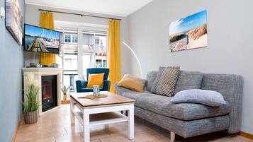 Tv, eldstad och dvd-spelare