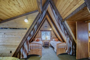 4 bedrooms, free WiFi, bed sheets - Geno's Groovy Getaway! (Salida)