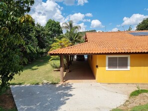 Property grounds - Atibaia farmhouse with pool and games tables near the center (Atibaia)