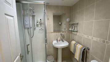 Apartment | Bathroom | Shower, hair dryer, towels