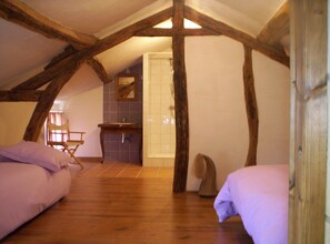 3 bedrooms, iron/ironing board, travel cot, free WiFi