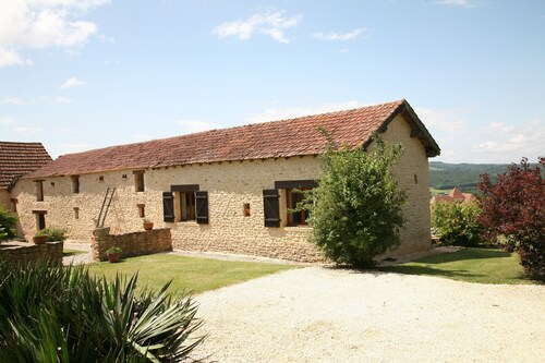 Stone house in the heart of Perigord Noir, private swimming pool