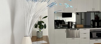 Gold Coast Comfort – Stylish 1-Bedroom Retreat Near Beaches, Cafés & Lake