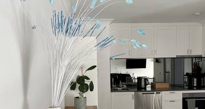 Gold Coast Comfort – Stylish 1-Bedroom Retreat Near Beaches, Cafés & Lake