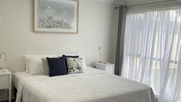 1 slaapkamer, een strijkplank/strijkijzer, gratis wifi, beddengoed