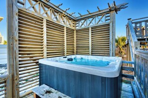 Tina de hidromasaje al aire libre