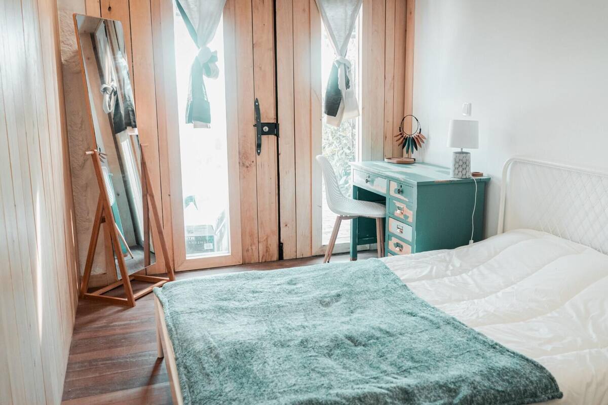 Comfort-Zelt | Verdunkelungsvorhänge, kostenloses WLAN, Bettwäsche