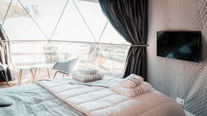 Blackout curtains, free WiFi, bed sheets - Guimaglamp (Guimarães)