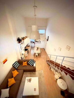 A compact living space with a sofa, coffee table, and a dining area. - Loft in Florence/Boboli with a reserved parking space in the garage   (Firenze)