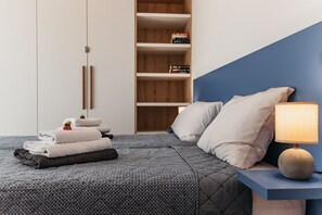 2 bedrooms, iron/ironing board, travel cot, free WiFi