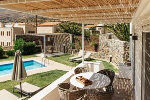 Property grounds - Oljapetra, a house with private pool and 2,5 from the beach (Lefkogia)
