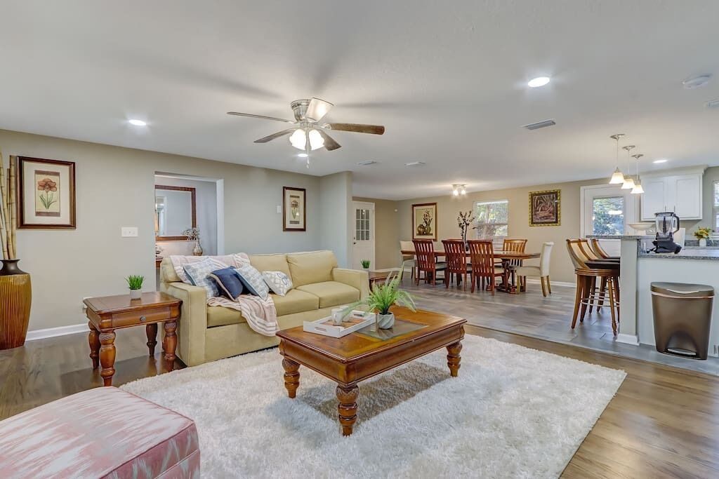 Welcome to Merival Manor!! Fresh & New find your way to this spacious hideaway