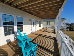 Terrace/patio - Shorely Blessed: Coastal Comfort & Scenic Views (Surf City)