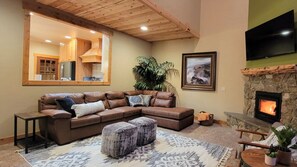 Älytelevisio, takka, pöytäjalkapallopöytä