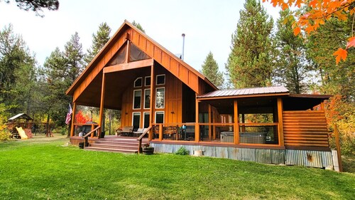 Donnelly Cabin | Hot Tub, Fire Pit, Near Lake Fun